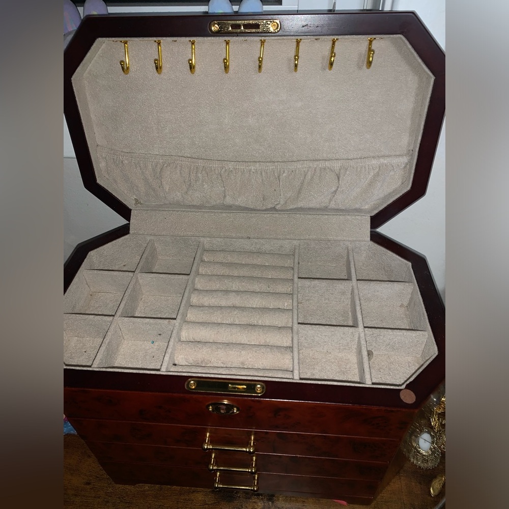 Vintage jewelry box - Picture 1 of 5